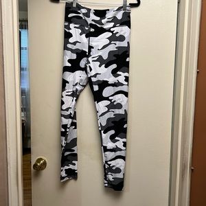 Black and white camo leggings size large great condition